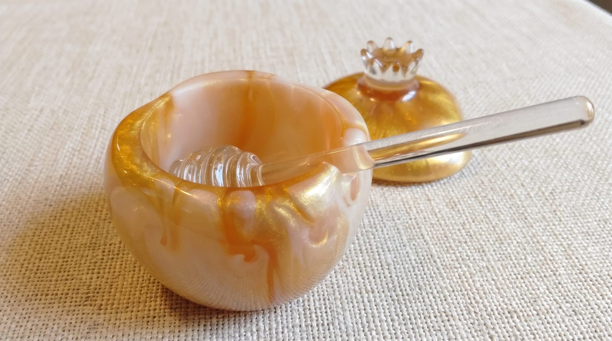 Golden swirls honey dish